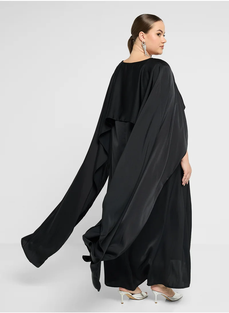 خزانة Plus size cape sleeved dress