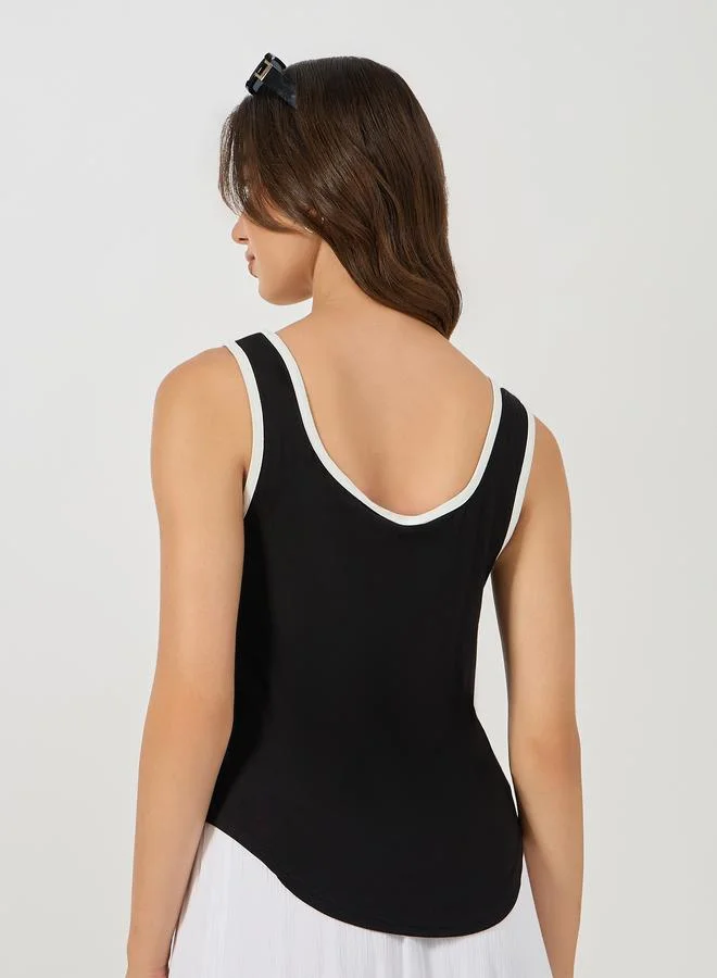 ستايلي Embroidered Contrast Binding Square Neck Regular Tank