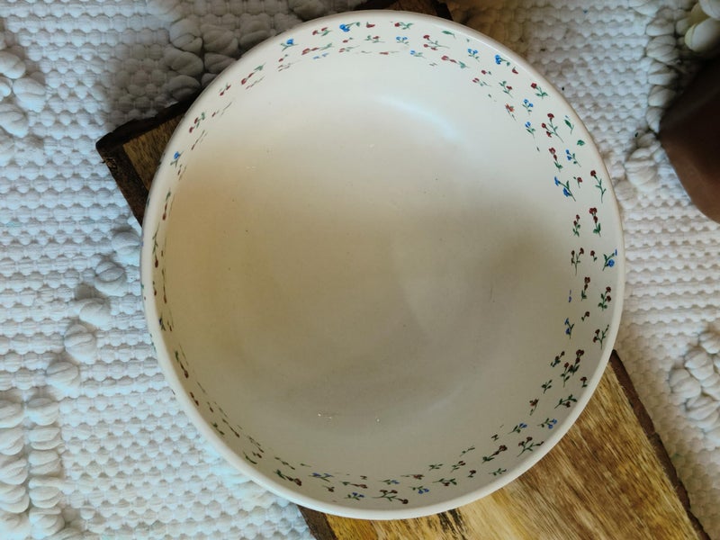 Niyara أوعية تقديم أنيقة من السيراميك المصنوع يدويًا من نيارا / صينية سلطة آمنة في الميكروويف وغسالة الصحون (مزخرفة بالزهور) - Image 4
