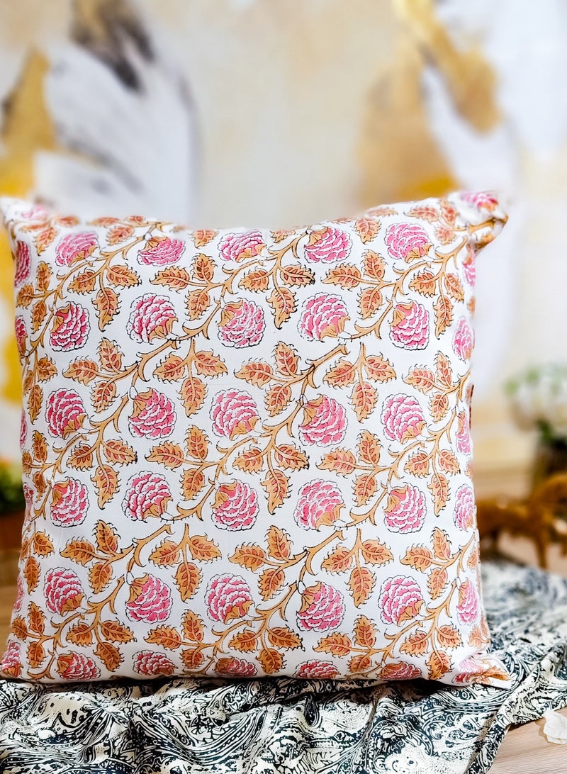 أوجريا غطاء وسادة من القطن العضوي Pink Iris مطبوع يدويًا 65 سم X 65 سم - Image 1