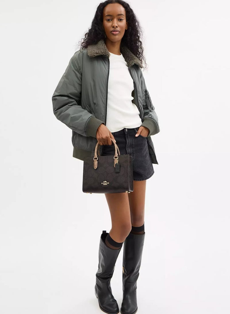 coachoutlet حقيبة توت صغيرة ماغي من كوتش في جلد مميز، حقيبة كتف نسائية، حقيبة عبر الجسم نسائية، حقيبة يد نسائية، حقيبة سفر نسائية، جوز الهند-أسود-25 سم - Image 2