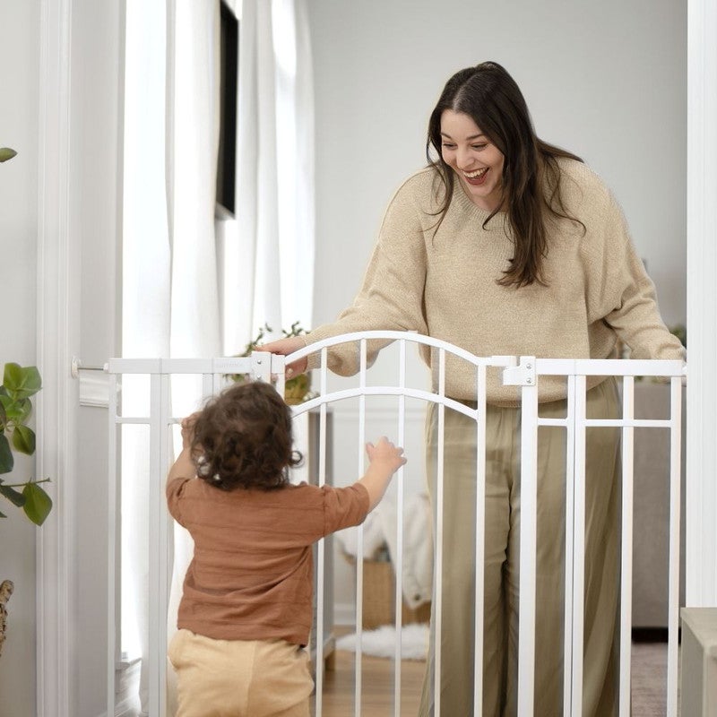 ingenuity Summer by Ingenuity - The Doorway 48W Series Baby & Pet Gate, Auto-Close & Hold-Open, White, Ages 6–24 Months - Image 2