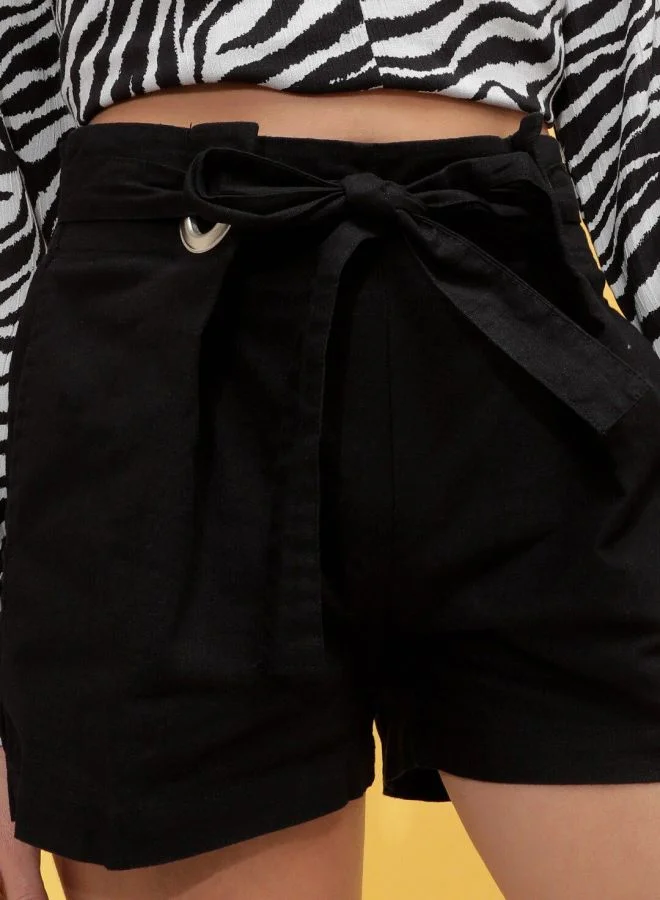 مرفوعة Women Regular Fit Casual Solid Pleated Shorts