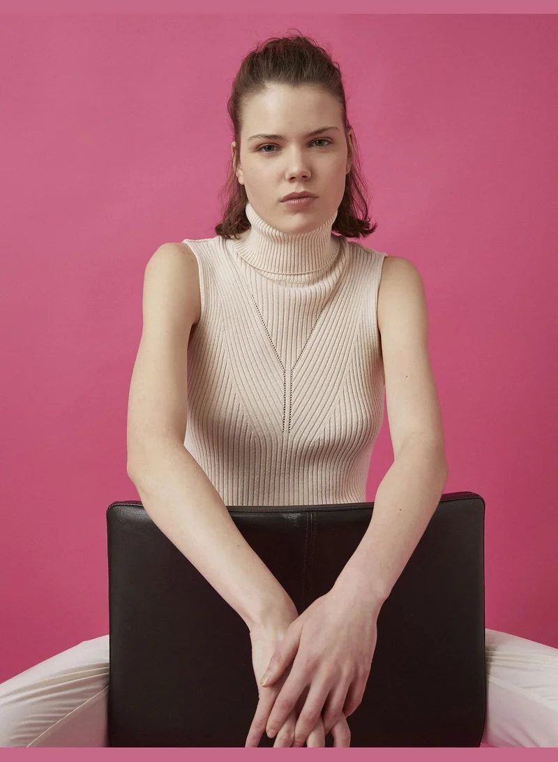 كوتون Turtle Neck Sleeveless Sweater