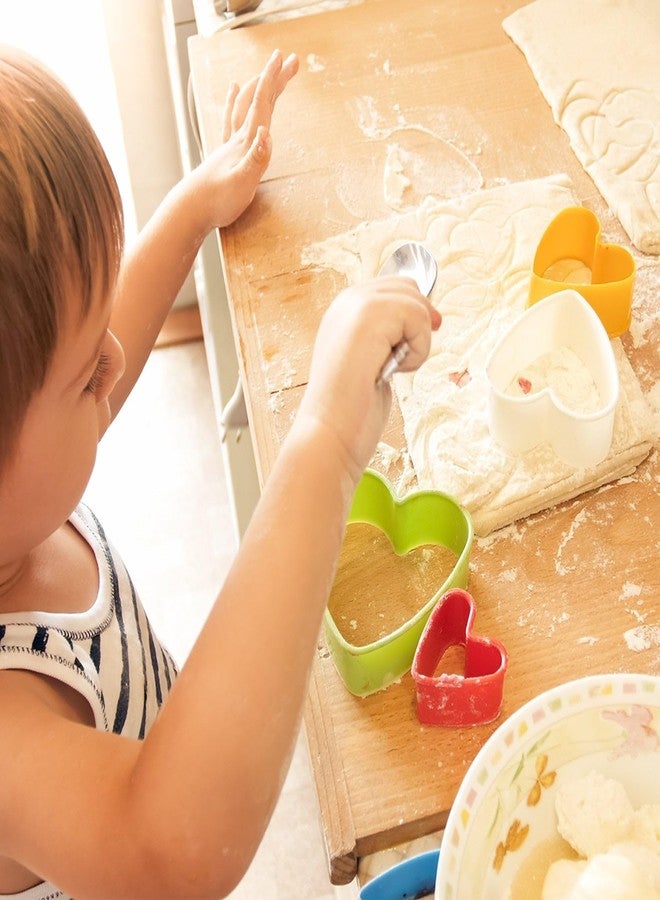 Garth قوالب تقطيع البسكويت البلاستيكية من جارث | قوالب تقطيع البسكويت بأشكال مختلفة: قلب، دائري، نجمة، وزهرة (4 قطع) - Image 3