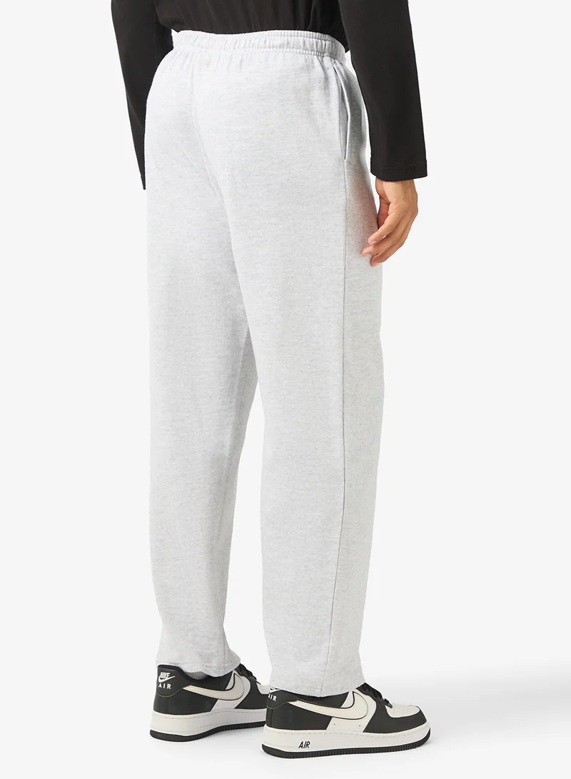 سفنتي فايف بيسيكس بنطلون رياضي فضفاض بتصميم نصي