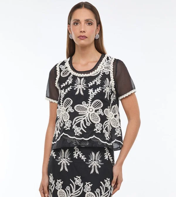 BCBG BCBG EMBROIDERED TOP