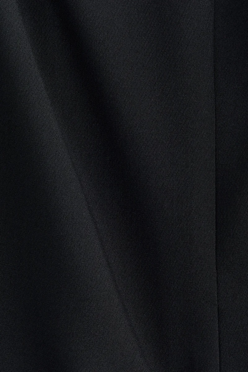 اتش اند ام فستان بتنورة واسعة