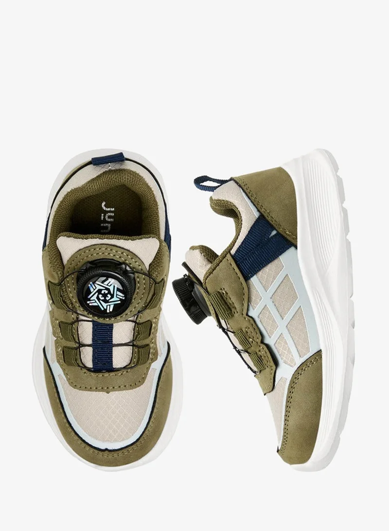 جونيورز سنيكرز بألواح وإبزيم دوار
