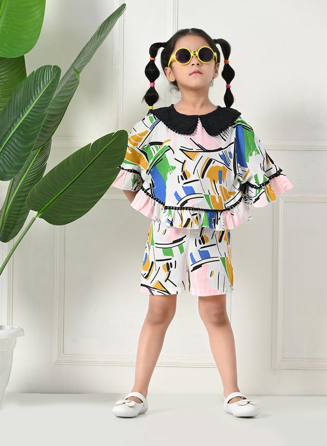 بيلا مودا طقم بلوزة وشورت بطبعات بياقة دائرية وحافة مكشكشة من بيلا مودا - Image 1