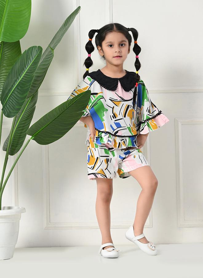 بيلا مودا طقم بلوزة وشورت بطبعات بياقة دائرية وحافة مكشكشة من بيلا مودا - Image 5