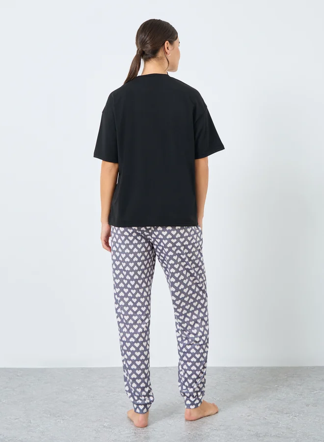 Styli Styli Drop Shoulder Slogan T-Shirt and Heart Cuffed Pyjama Set