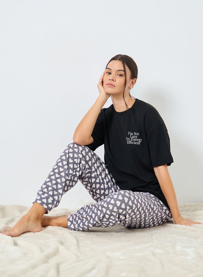 A set of pajamas with a round collar and short sle...