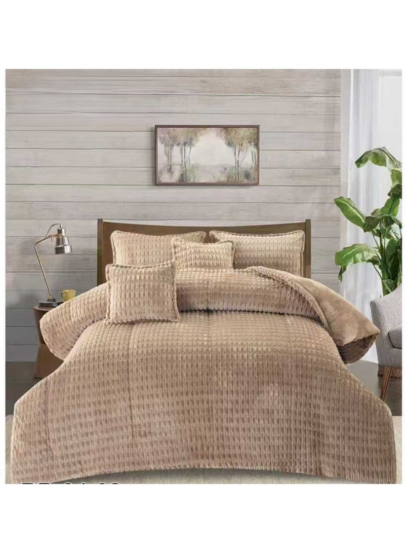 مون مفرش سرير نفرين شتوي يتكون من 6 قطع بتصميم مخمل السادة والفرو مقاس اللحاف 240x220 سم - Image 1