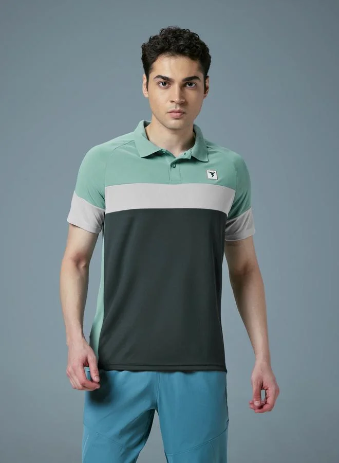 تكنوسبورت تيشيرت بولو بأكمام قصيرة بقصة ضيقة وتصميم كتل الألوان من تكنوسبورت