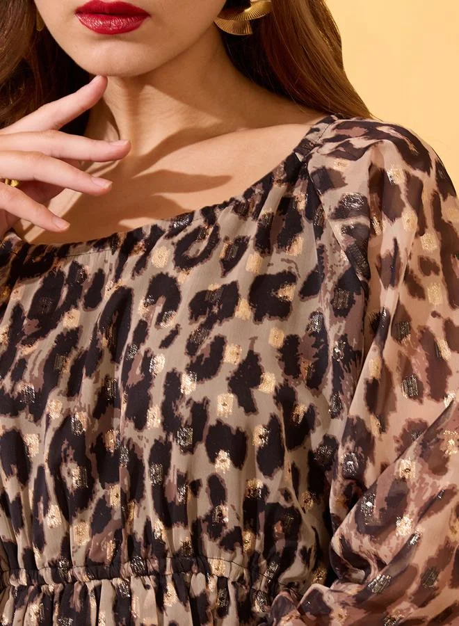جلو باص فستان قصير بطبعة ليوبارد ورباط خلفي