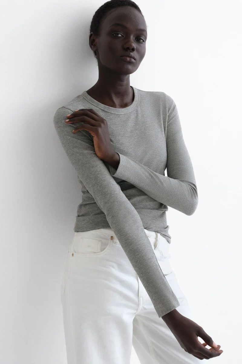 اتش اند ام بلوزة مرنة من مزيج القطن