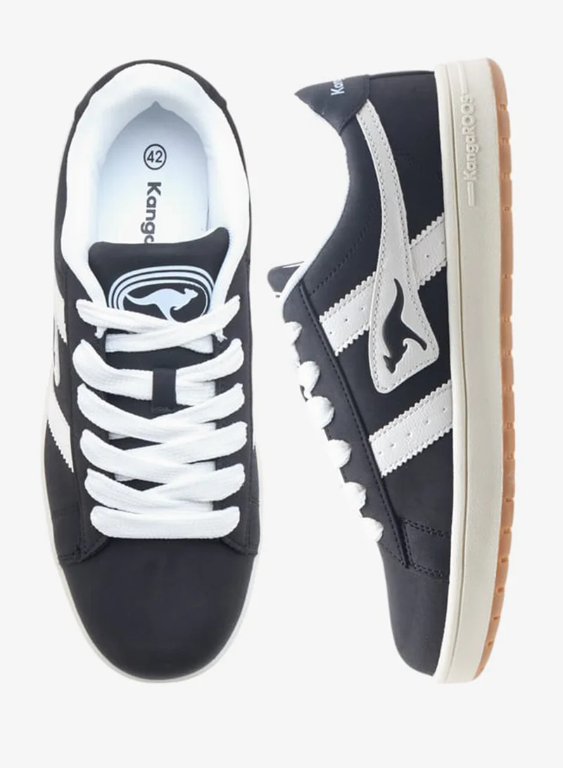 كانغاروس حذاء رياضي رجالي بشعار مع إغلاق برباط