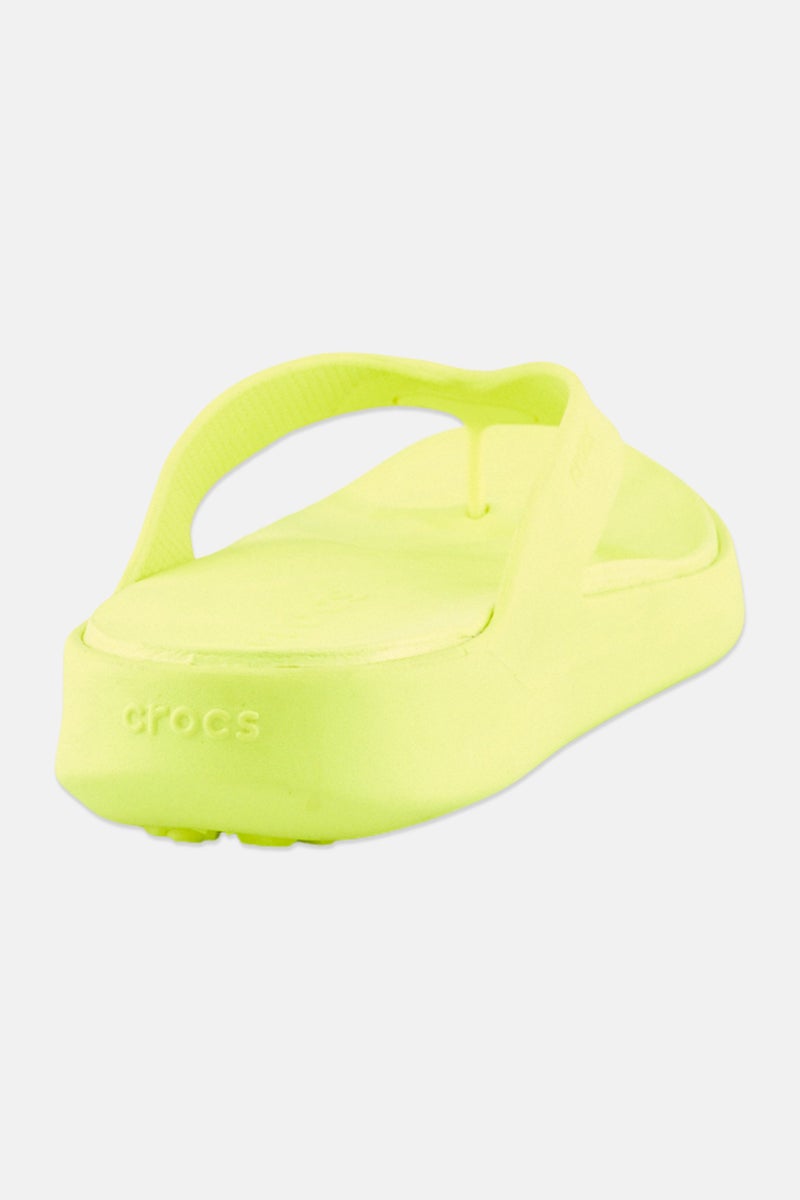 crocs نعال نسائية بشعار العلامة التجارية، أخضر نيون - Image 4