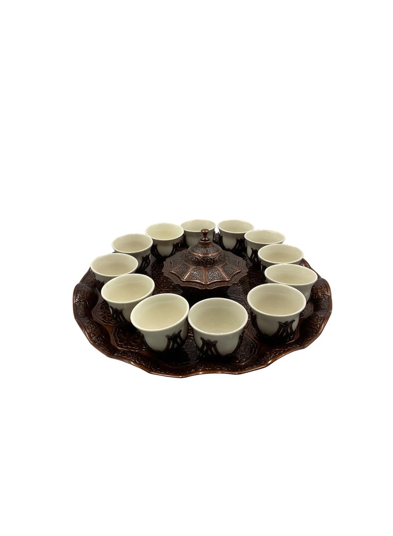 أكار طقم قهوة عربي فاخر لـ 12 شخص مع صينية، فناجين زجاجية بحوامل، ووعاء تمر بغطاء بلمسة حمراء برونزية عثمانية ساحرة – صناعة تركية - Image 3