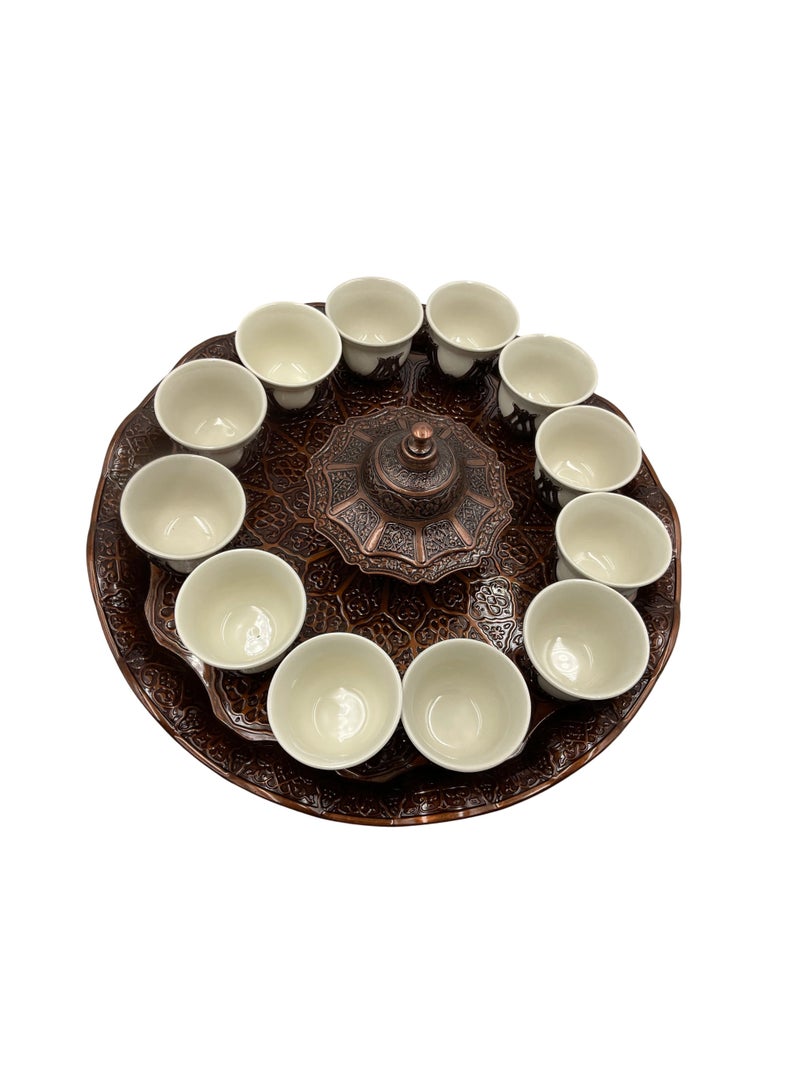 أكار طقم قهوة عربي فاخر لـ 12 شخص مع صينية، فناجين زجاجية بحوامل، ووعاء تمر بغطاء بلمسة حمراء برونزية عثمانية ساحرة – صناعة تركية - Image 2