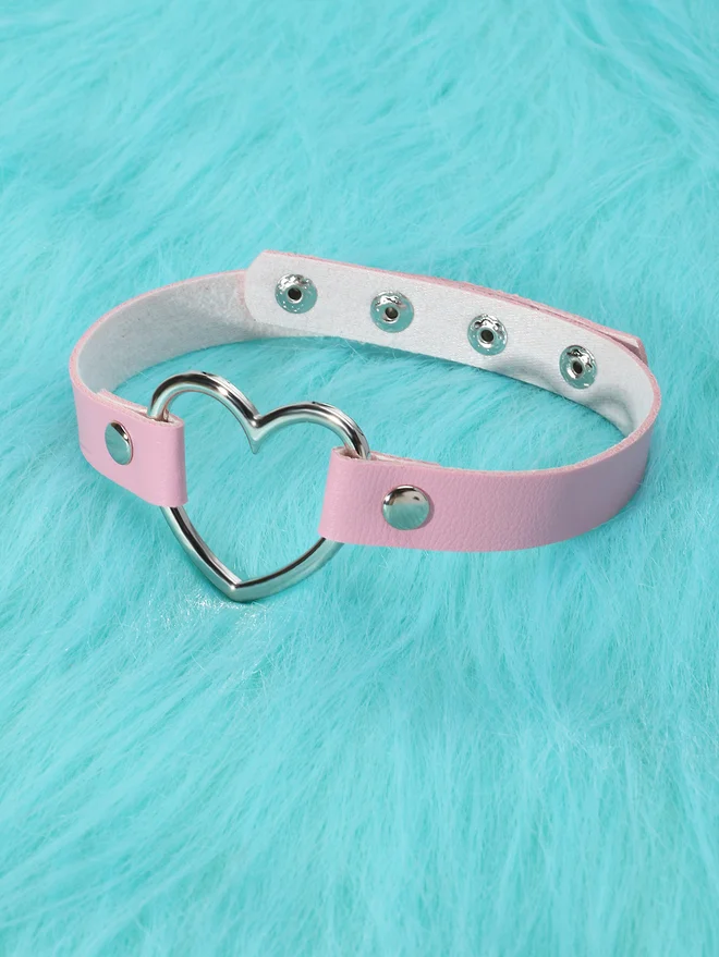 Styli Light Pink Heart Choker