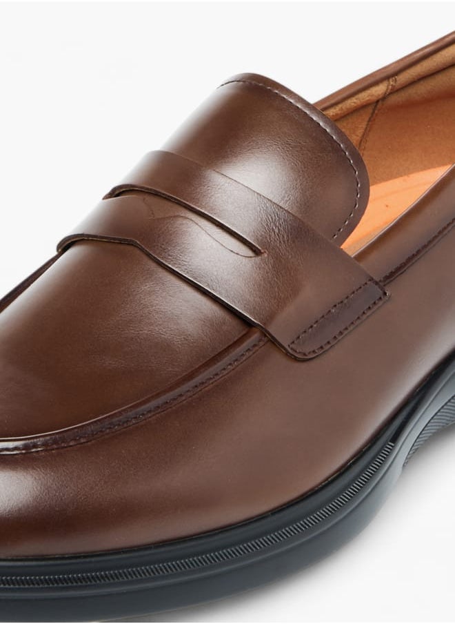 Le Confort Mens Solid Slip-On Loafers With Cutout Detail  - Image 4