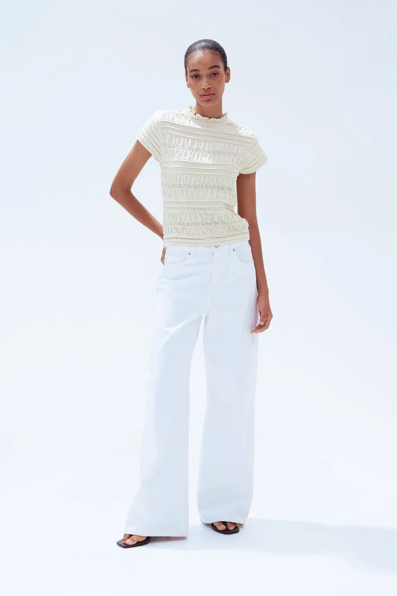 اتش اند ام بلوزة محبوكة بنمط مثقب ودرزات مجمعة