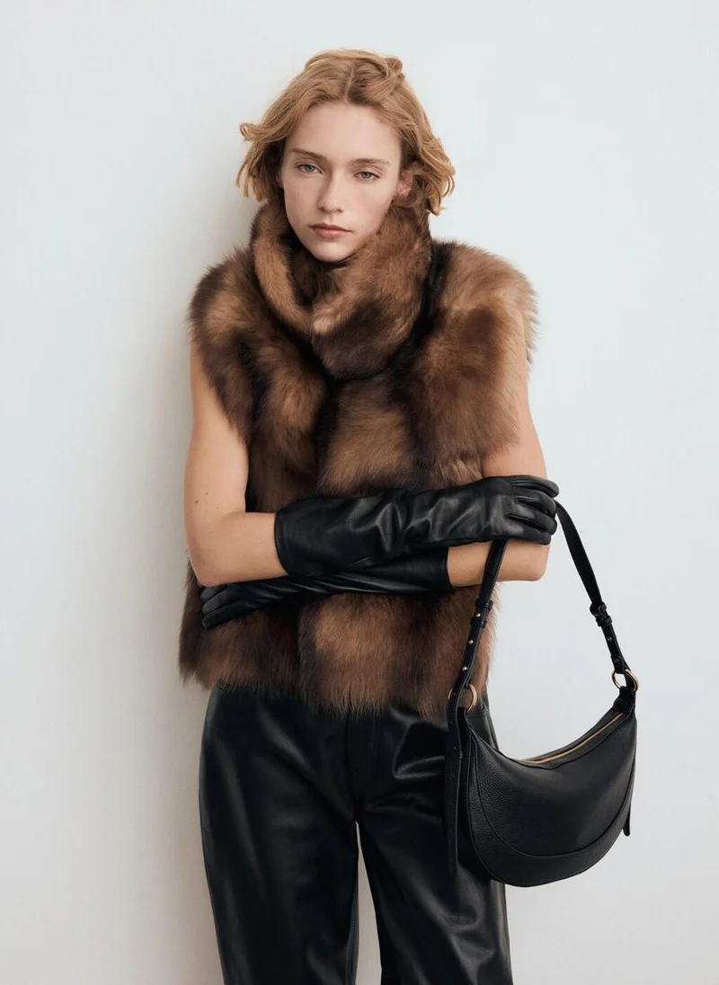 مانجو حقيبة كتف بيضاوية