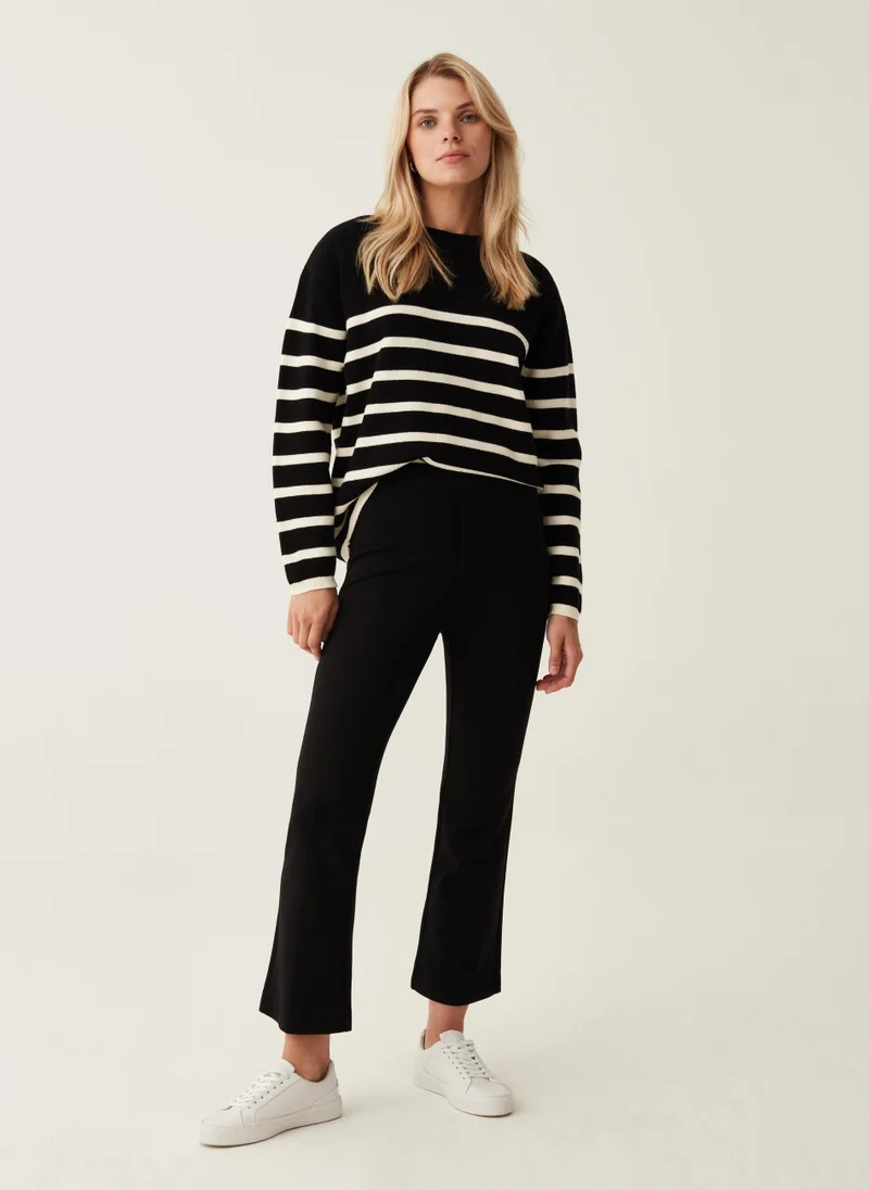او في اس Cropped flare-fit trousers