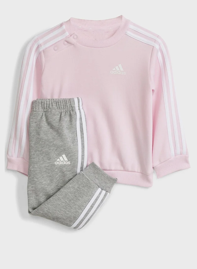 adidas طقم ببنطال جوغر بثلاثة أشرطة للأطفال