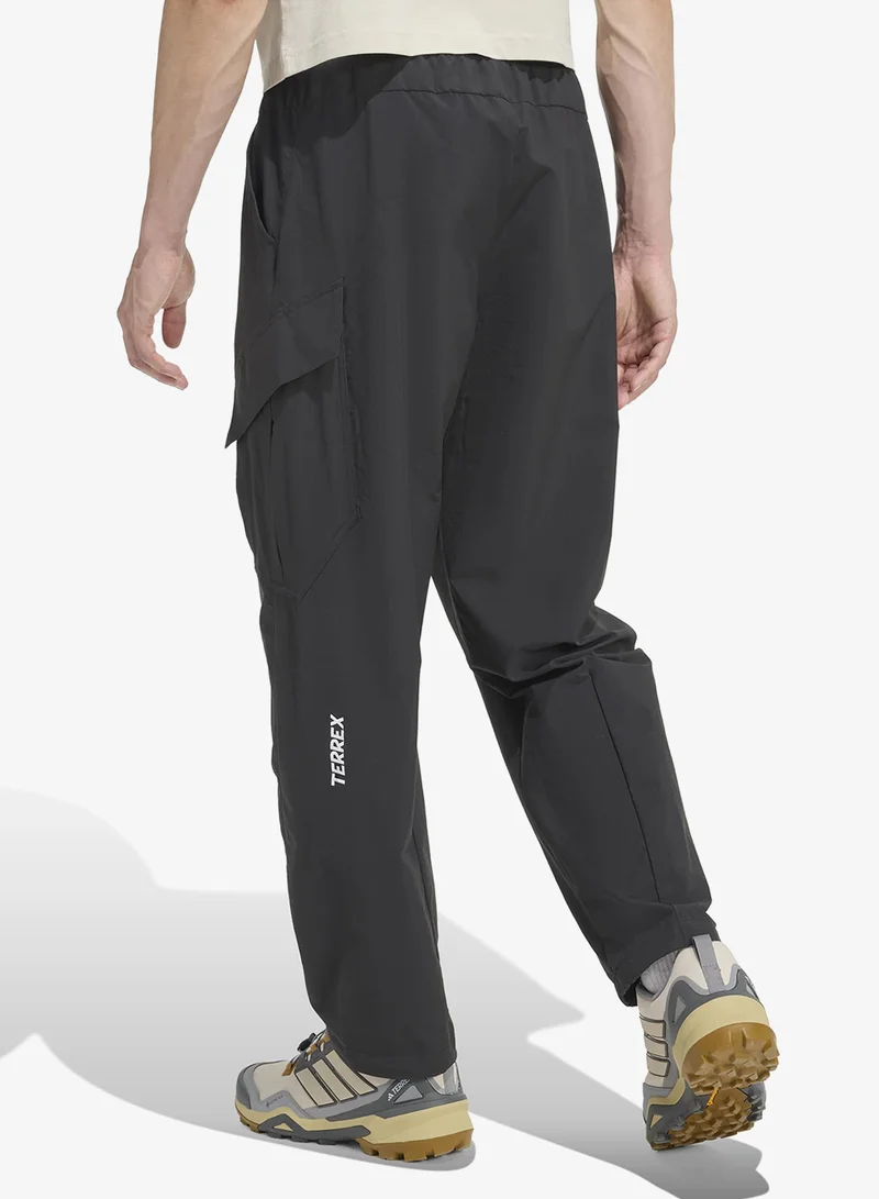 اديداس بنطلون كارجو شبابي