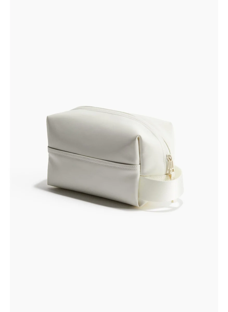 H&M Water-Repellent Gym Wash Bag