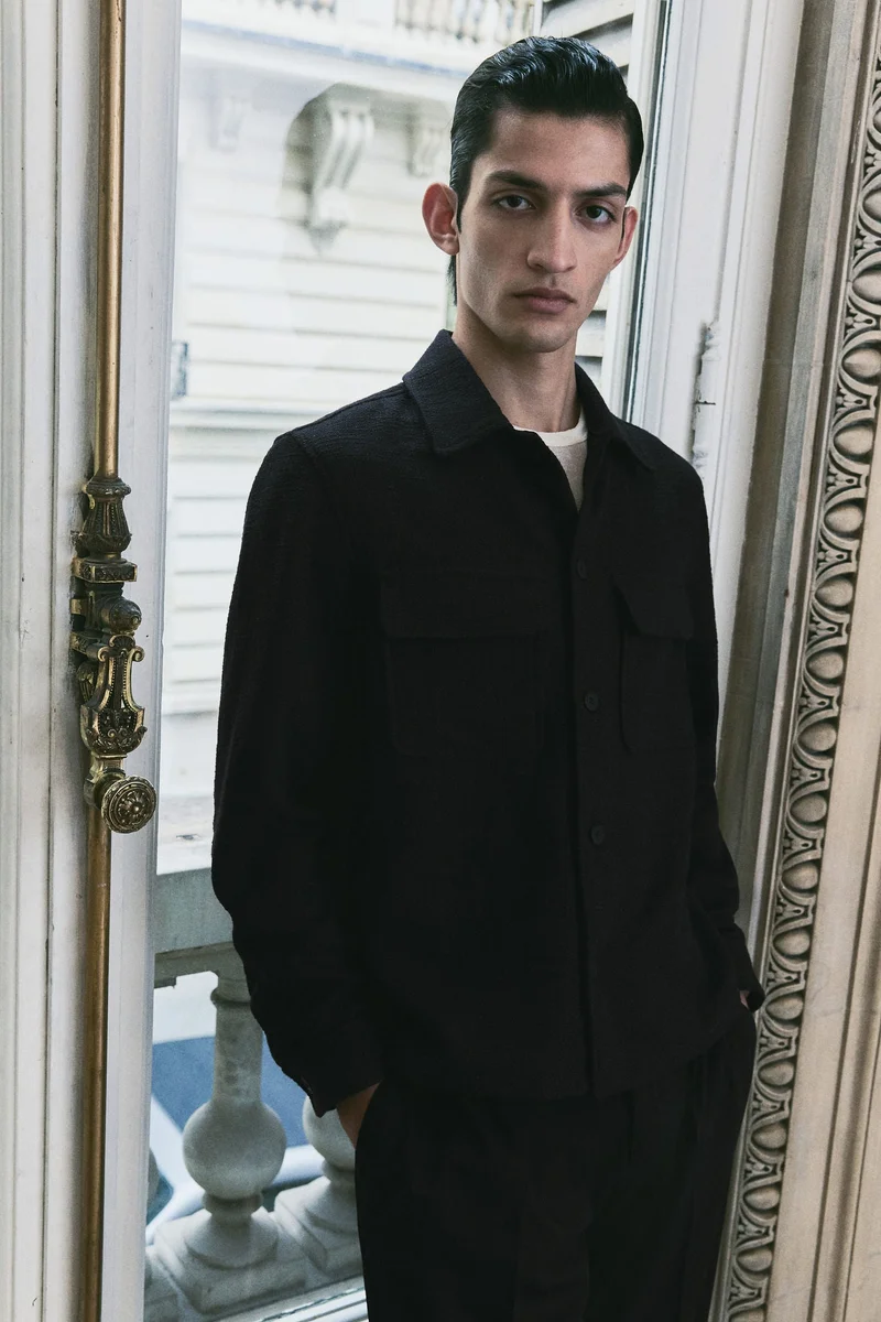 اتش اند ام جاكيت منقوش بقصّة عادية