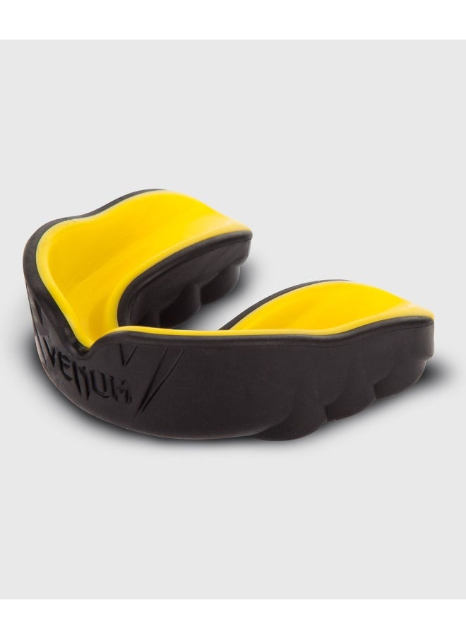 VENUM - Venum Challenger Mouthguard-Black/Yellow - Image 1