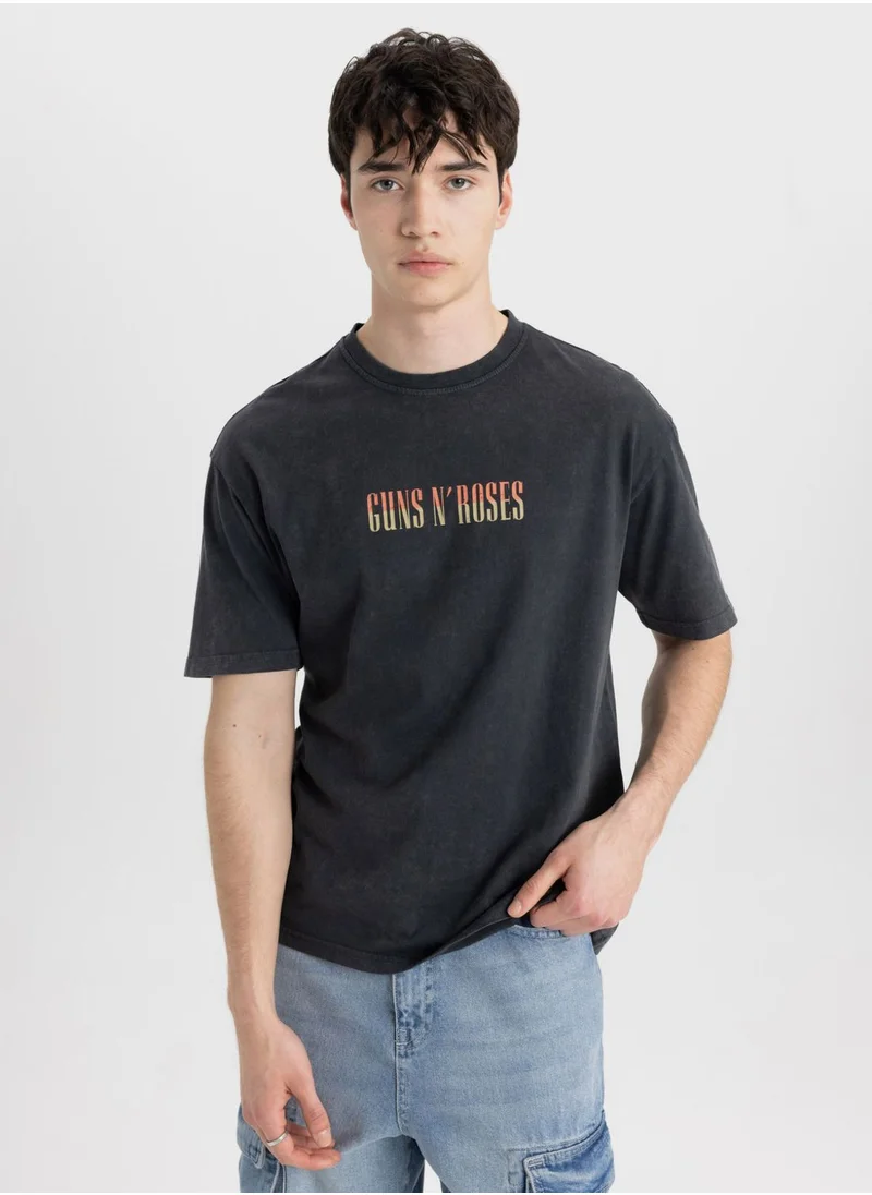 ديفاكتو Regular Fit Guns N' Roses Licensed Crew Neck Print