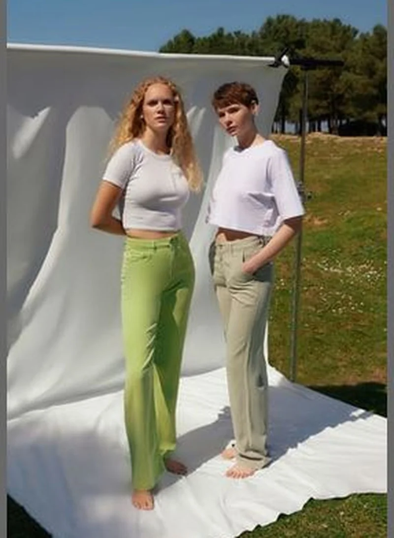 trendyol Mint Tencel™ Low Waist Wide Leg Jeans TWOSS23JE00219