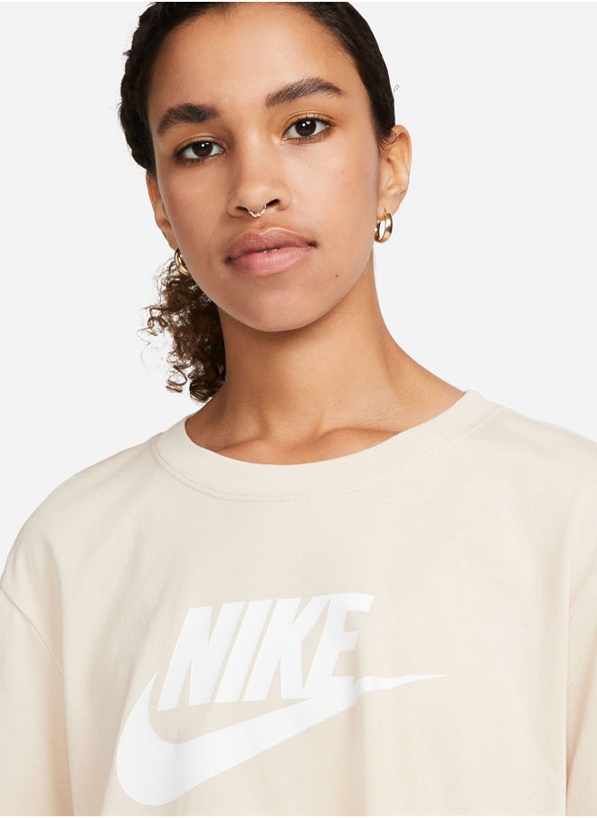 Nike - Sportswear Essential Women's Cropped T-shirt - Image 1