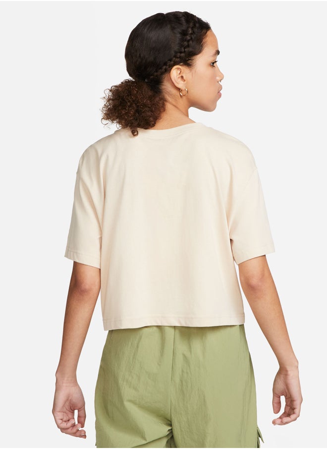 Nike - Sportswear Essential Women's Cropped T-shirt - Image 1