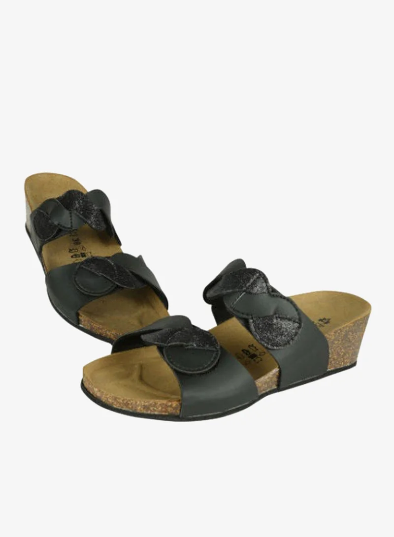 بيوتشيك بيوتشيك حذاء نسائي بكعب متوسط بحزامين ٤٧٠-٠١٢ أسود