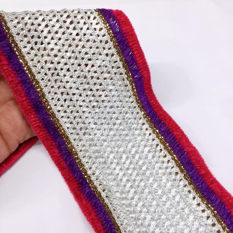 Lami لامي شريط قماش فضي بطول 9 متر مع حواف مخملية حمراء وخضراء، حواف ساري بناراسي، أشرطة، ساري زفاف، دوباتا، بدلة أناركالي، حواف هندية، زينة حواف - Image 1