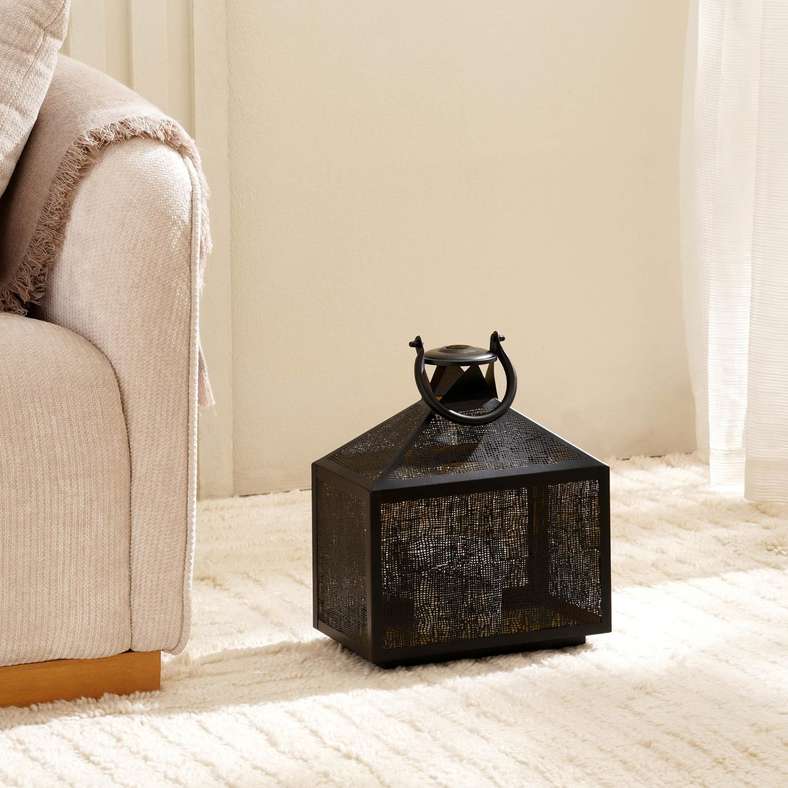 فوانيس معدنية سوداء منقوشة لديكور المنزل