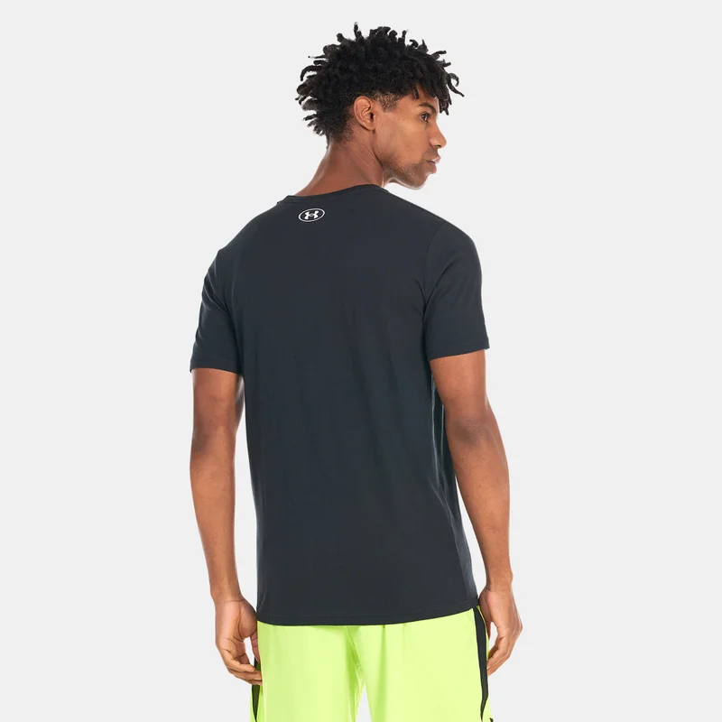 اندر ارمر تيشيرت رجالي بشعار مموه على الصدر