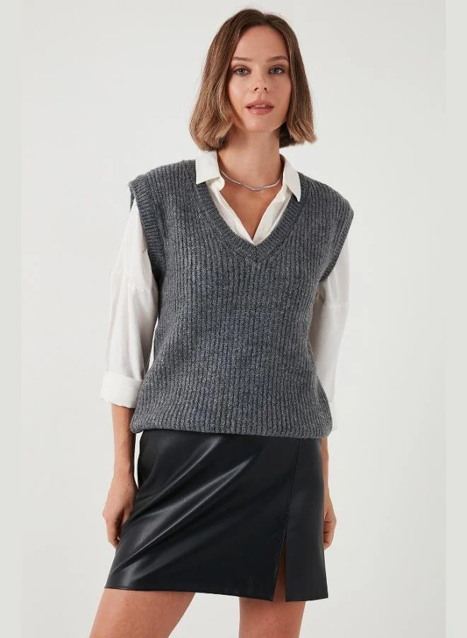 ليلا ليلا سترة نسائية محبوكة بياقة على شكل حرف