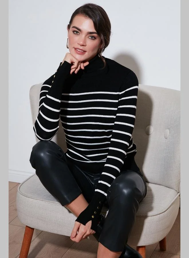 ليلا كنزة ليلا مخططة بقصة عادية بياقة عالية للنساء