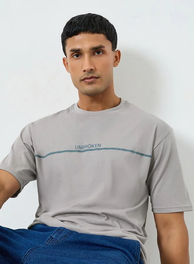 Styli Men Grey Slogan Print Oversized T-Shirt
