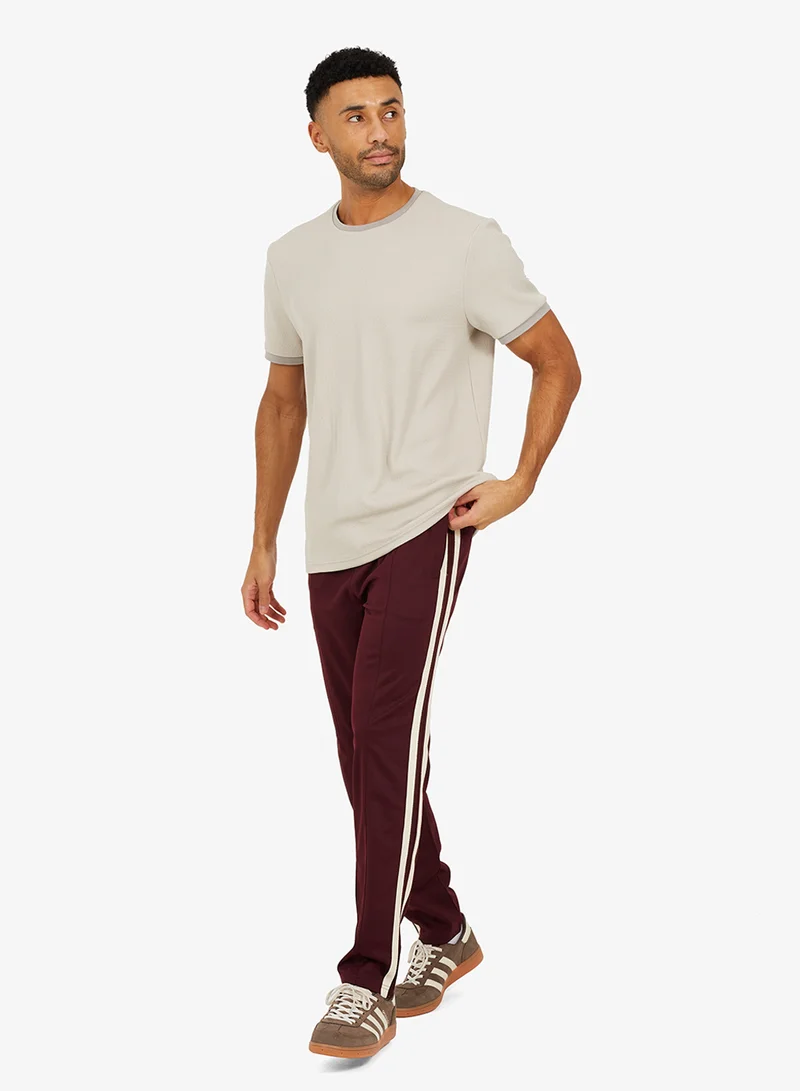 برايف سول بنطلون رياضي واسع بتفاصيل مخططة