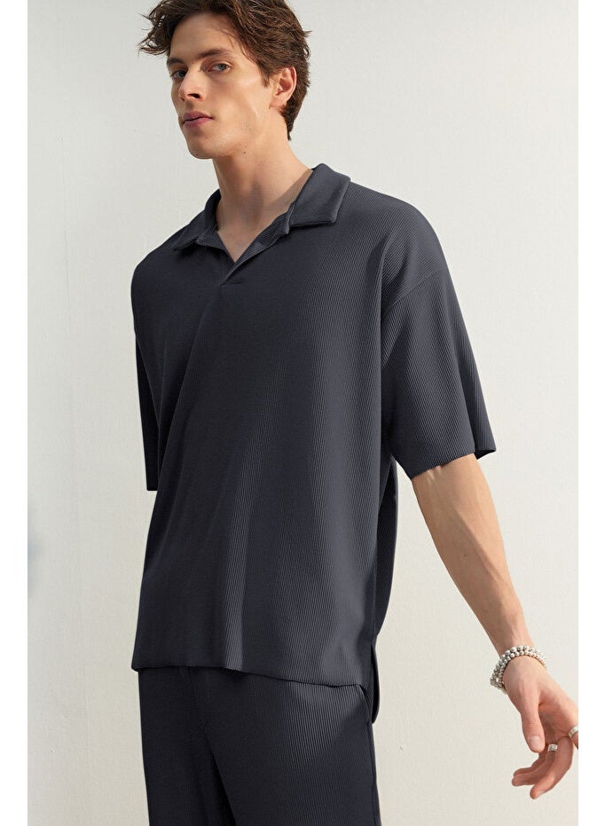 trendyol Limited Edition Dark Grey Oversize/Wide Fit Textured Anti-Wrinkle Polo Neck T-Shirt TMNSS23PO00020 - Image 2