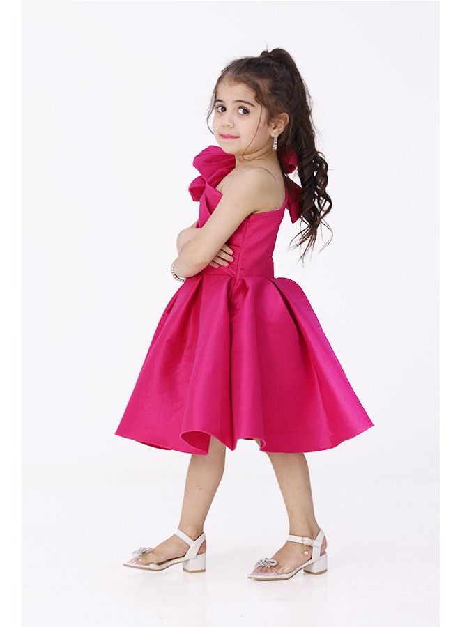 مودرن ديزاين فستان بناتي سهرة فخم  من خامة التفته الفاخرة  كتف واحد مزين بفونكة انيقة في الكتف - Image 3