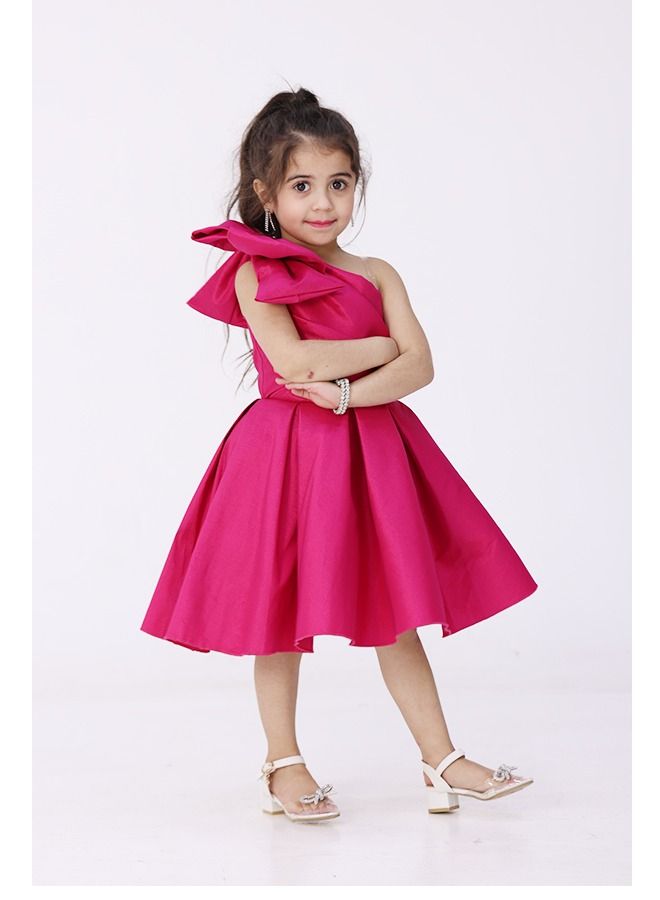 مودرن ديزاين فستان بناتي سهرة فخم  من خامة التفته الفاخرة  كتف واحد مزين بفونكة انيقة في الكتف - Image 2